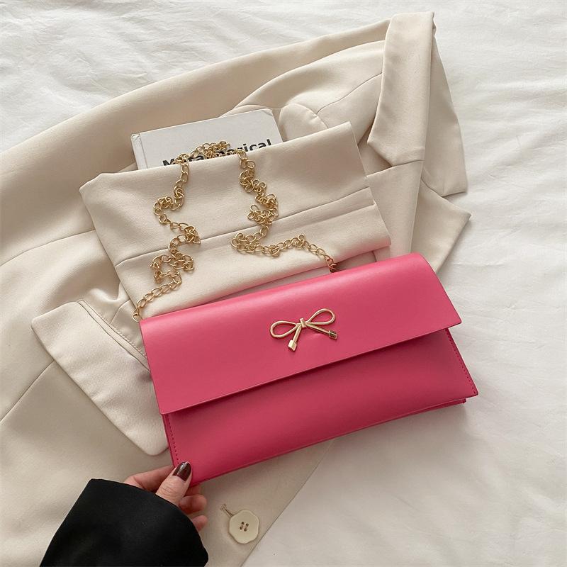 

Сумка подмышкой женская 2025 новая корейская версия модная сумка через плечо нишевый дизайн модная однотонная сумка-конверт розовый