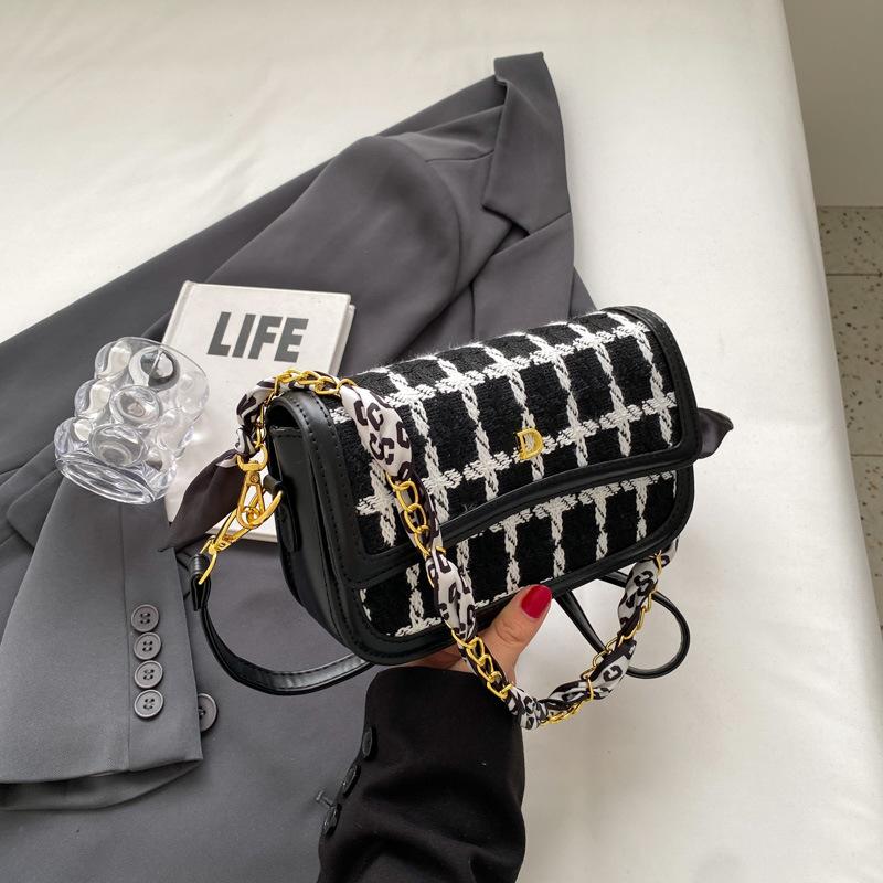 Autumn and Winter New Niche Design Contrasting Color Small Square Bag Versatile Single Shoulder Oblique Span Women's Bag