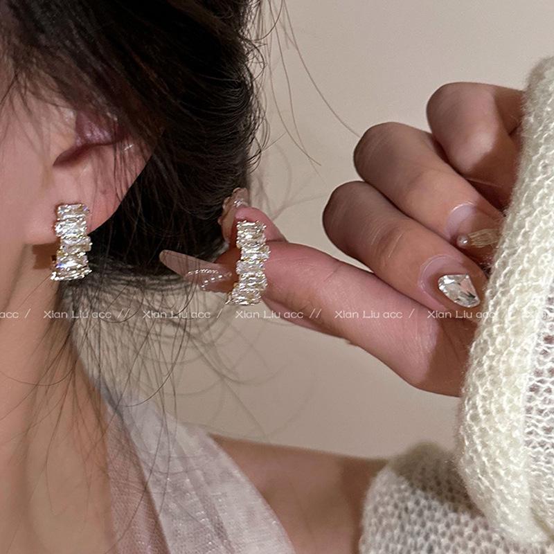 Super Sparkly Zircon High-End Versatile Earrings: Luxury, Influencer-Approved, Piercing-Friendly Studs