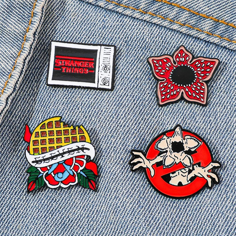 New American TV Stranger Things Metal Badge Cannibal Flower King Flower Alloy Brooch Accessories Pin Bag Decoration