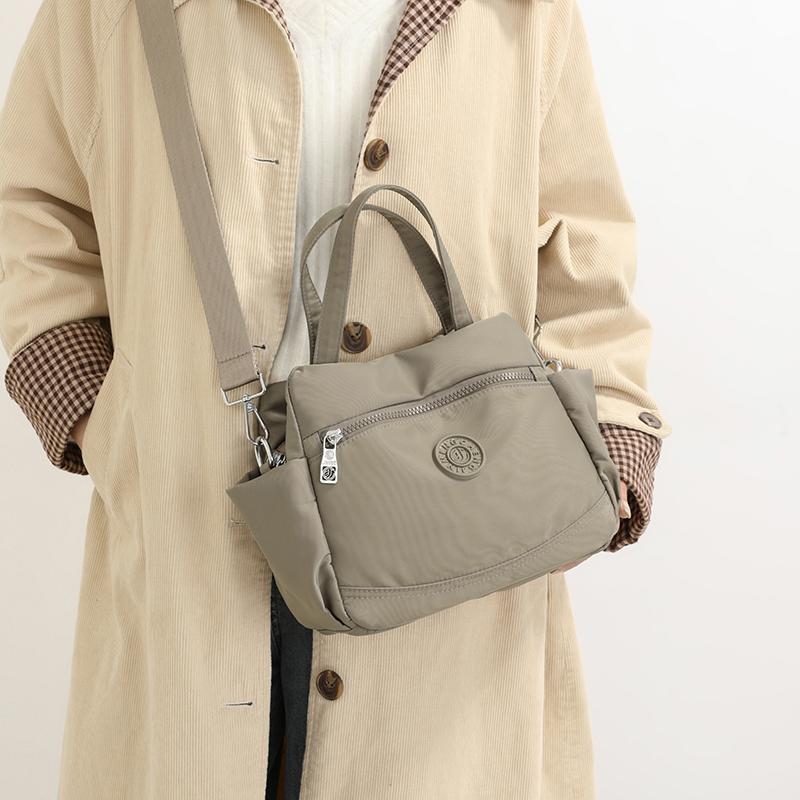 New Fashionable Lightweight Nylon Handbag Women Casual Simple Multi-Layer Single Shoulder Bag Commuting Crossbody Bag