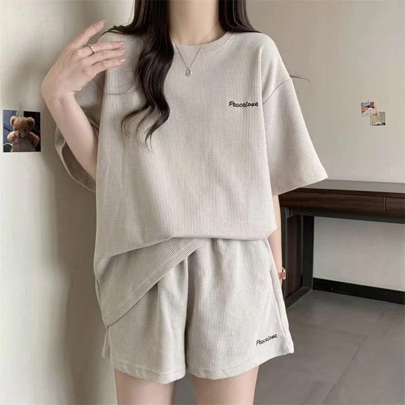 Trendy Summer Two-Piece Running Set: Loose Fit Short-Sleeve Top & Slimming Shorts for Female Students