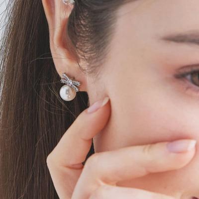 Noonoo Fingers Lovesome Pearl Earrings