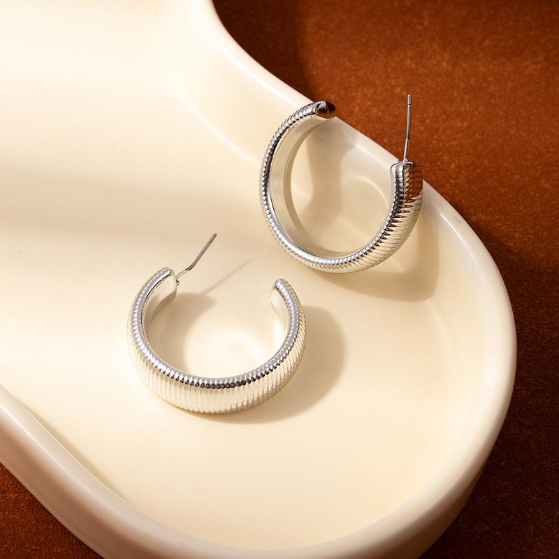 High-End Leichter Luxus Textur Blatt Ohrringe Metall Wind Personalisiert Dreidimensional Ccb Mehrschichtig Übertrieben Mehrschichtig Blume Ohrringe