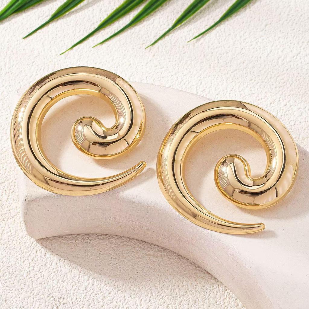 Retro Seashell Snail Statement Earrings - Long Metal Dangle Design for Women
