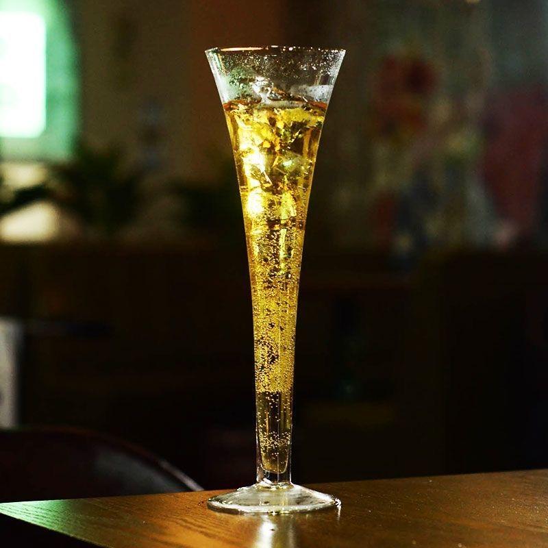 Crystal Glass Cup Champagne Glass Personalized Martini Glass Bubble Glass V-shaped Glass Bar Table Ornaments Cocktail Goblet Cup