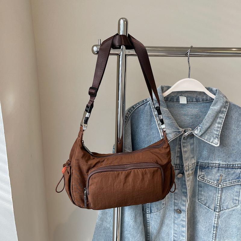 

Retro casual fashion sense bag women s 2025 new fashion shoulder messenger bag niche design casual simple bag темно-коричневого
