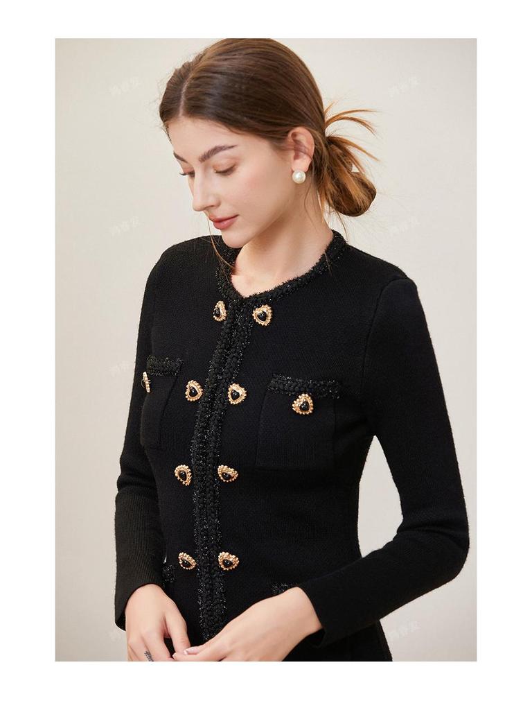 Elegant French High-End Mid-Length Knitted Dress with Heart Buckle for Early Spring