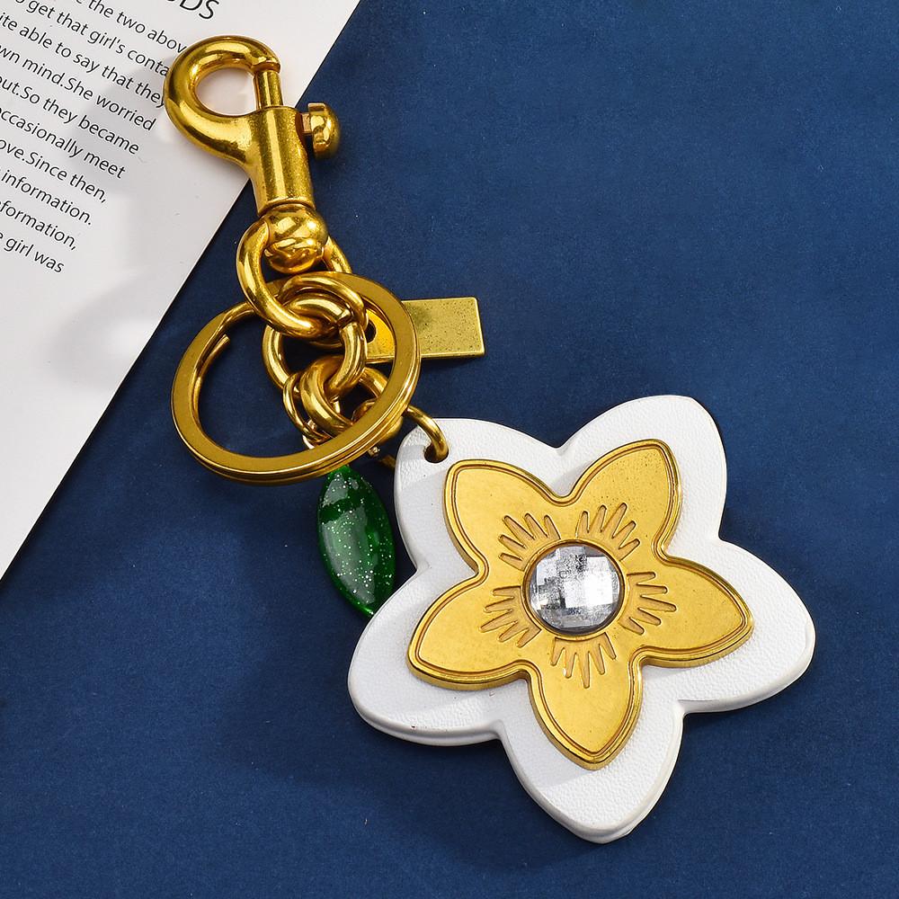 Style Flower Keychain For Handbags And Car Keys With Metal Plating For Gifts