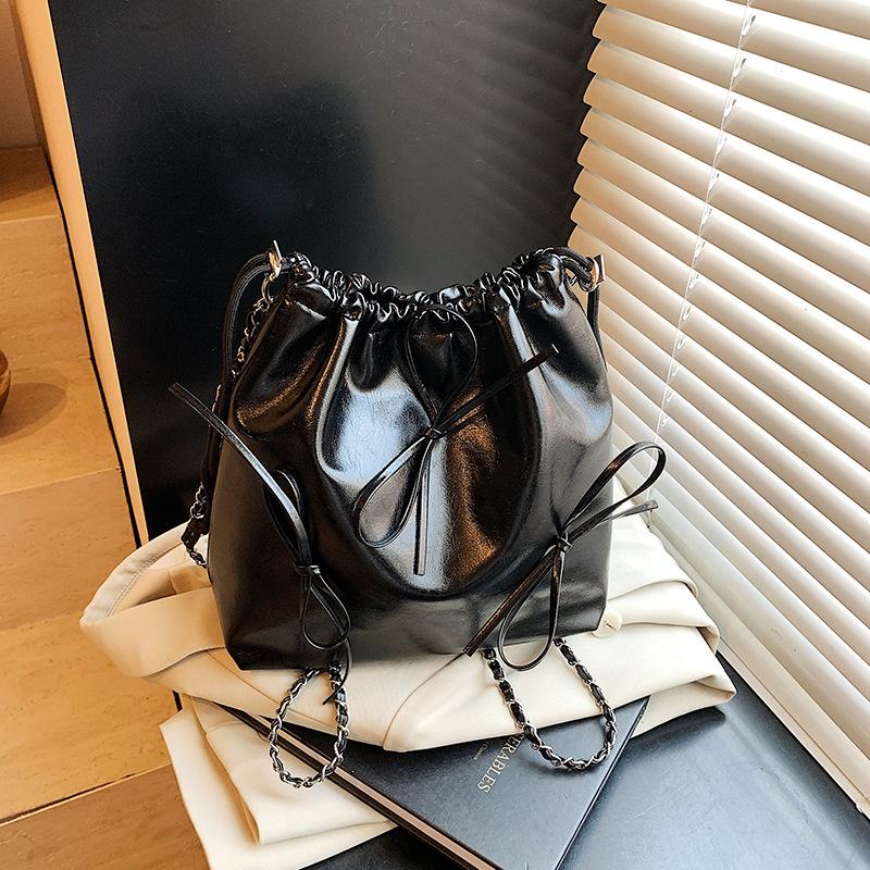 

Bow pleated backpack women s new fashion chain bag summer versatile large capacity backpack чёрный