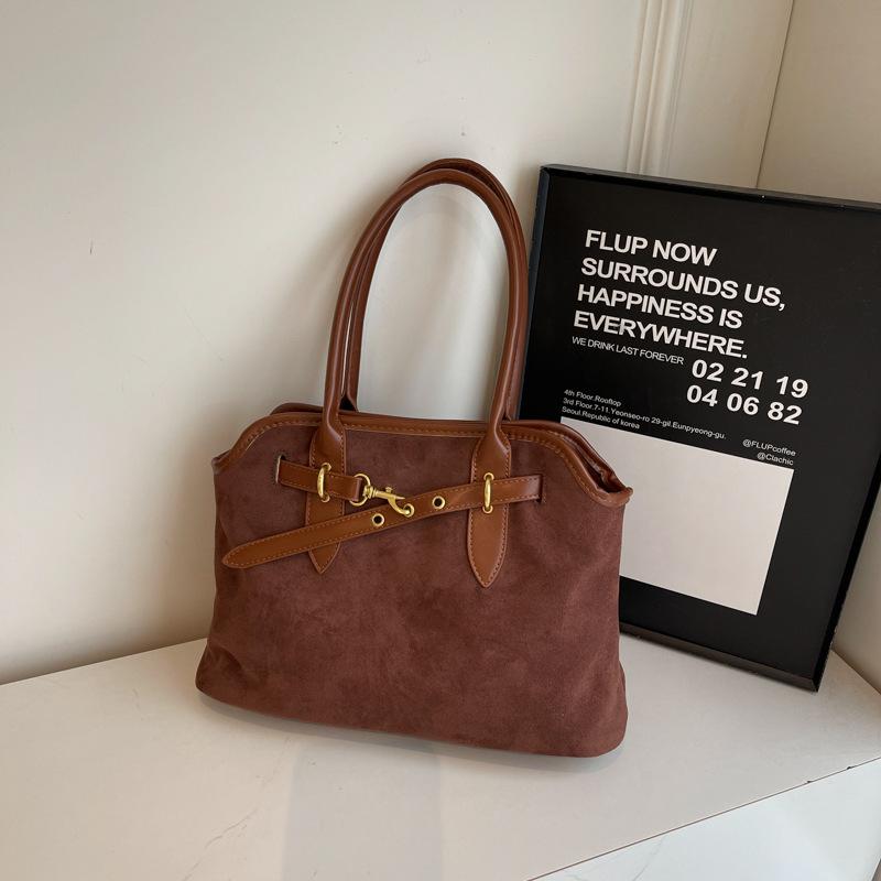 

Сумка большой вместимости женская 2025 новая модная с высоким чувством ретро на плечо осенне-зимняя дорожная сумка-тоут темно-коричневого