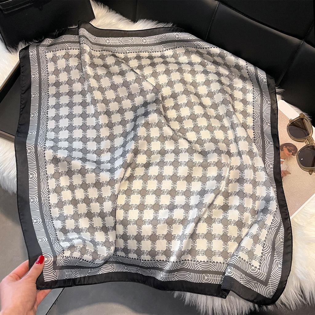 2025 Women Summer New Luxury Fashion Chain Pattern Silk Scarf Soft Hairband Neckerchief Tie Female Headband Foulard 70*70cm