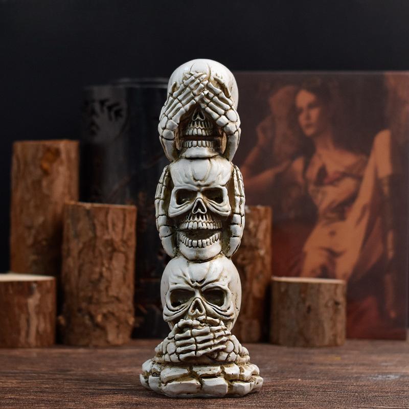 

Halloween Skull Set Decoration for Home Courtyard Design A White Skull Decoration with A Terrifying Atmosphere Conjoined skeleton