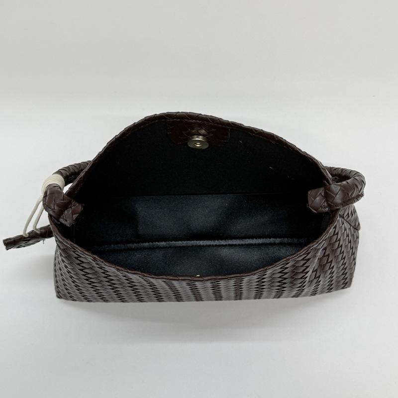 Niche design woven dumpling bag women's new seasonal simple texture foreign personality trendy shoulder bag