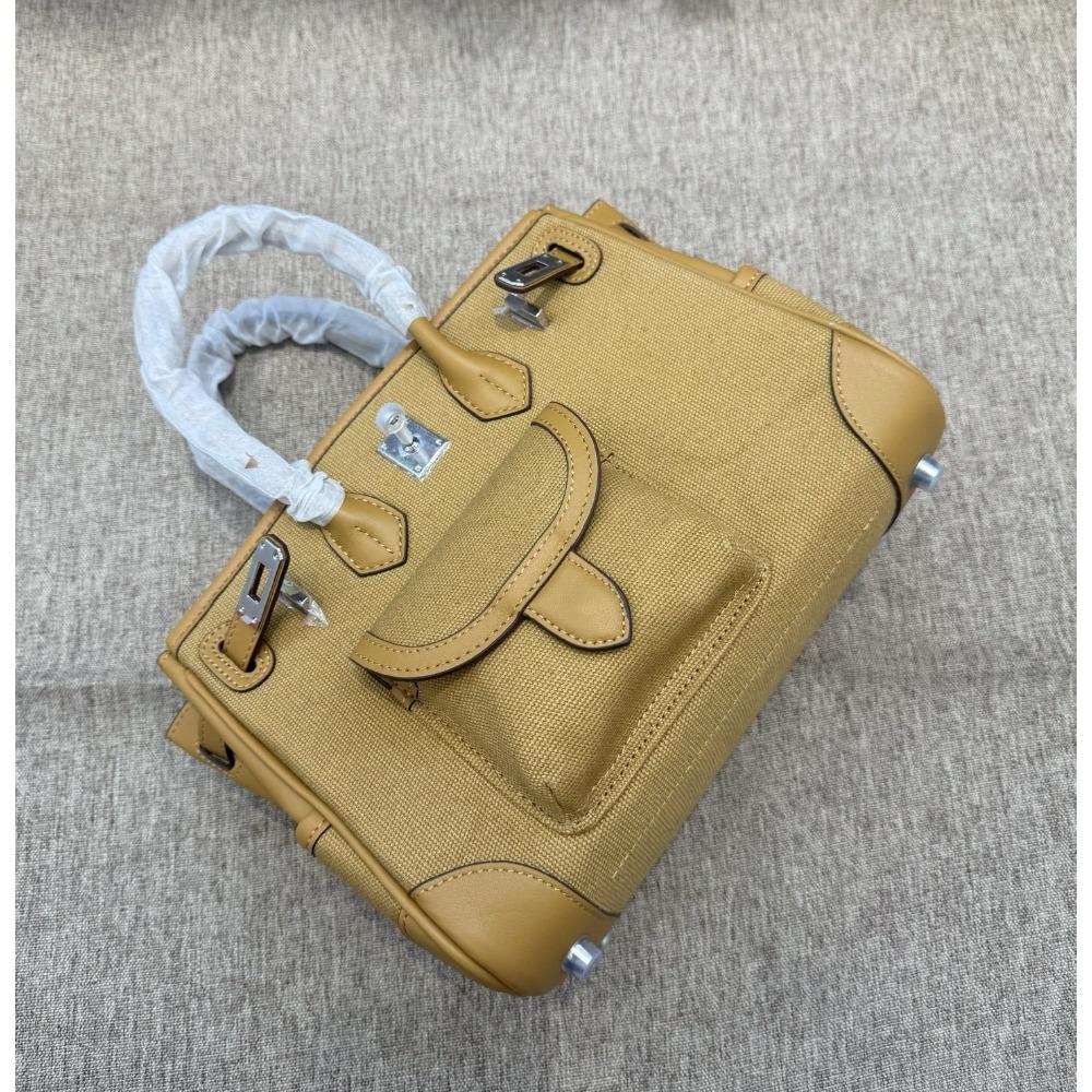 

Сумка High-end Early New Style 25cargo зі срібною пряжкою буде представлена з жіночою сумкою з натуральної шкіри та сумкою на одному шкіряному ремені 25x13x20CM