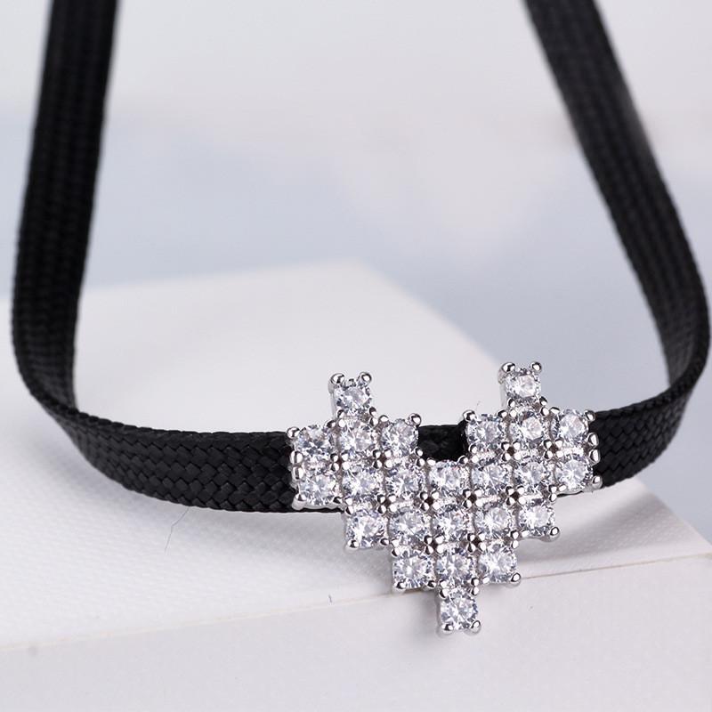 

Heart Crafted Beautifully Choker Necklace For Women With Intricate Crystal Details And Alluring Alloy Material For Event Special