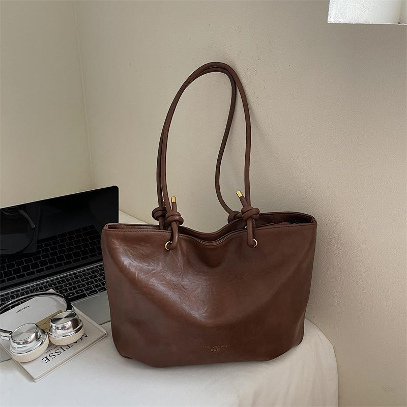 

Simple and fashionable solid color spring underarm bag new casual one shoulder underarm tote portable women s bag коричневый