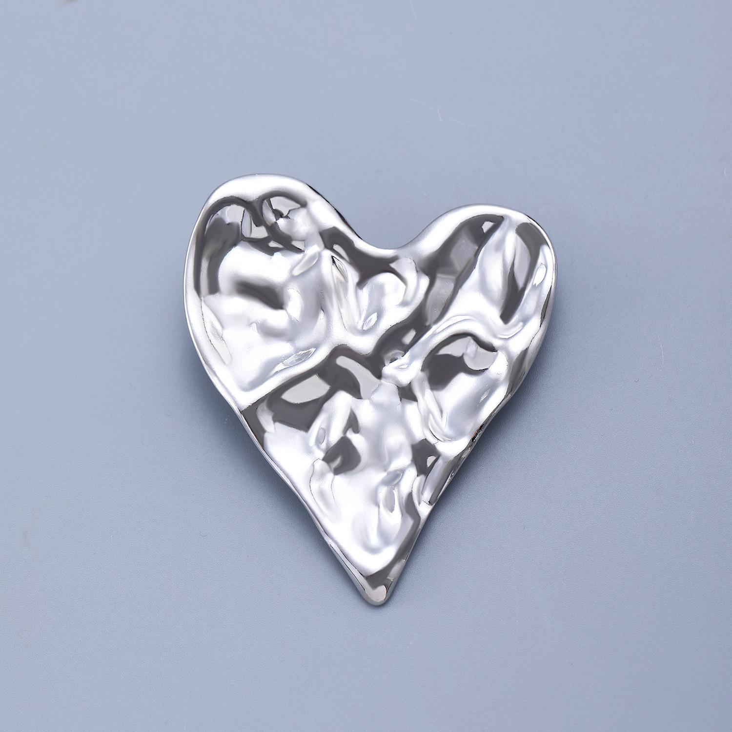 

2026 Irregular Pleated Stainless Steel Love Brooch for Women High-End Corsage Niche Pin Sweater Suit Accessories