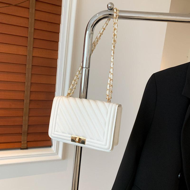 Mode und schlichtes Temperament Schlosskette kleine Tasche Damen Frühfrühlings-Umhängetasche kleine quadratische Tasche Damentasche