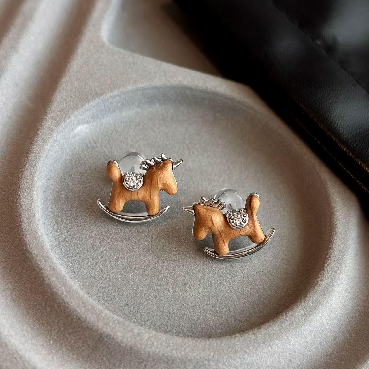 

Модные серьги-подвески для женщин коричневый