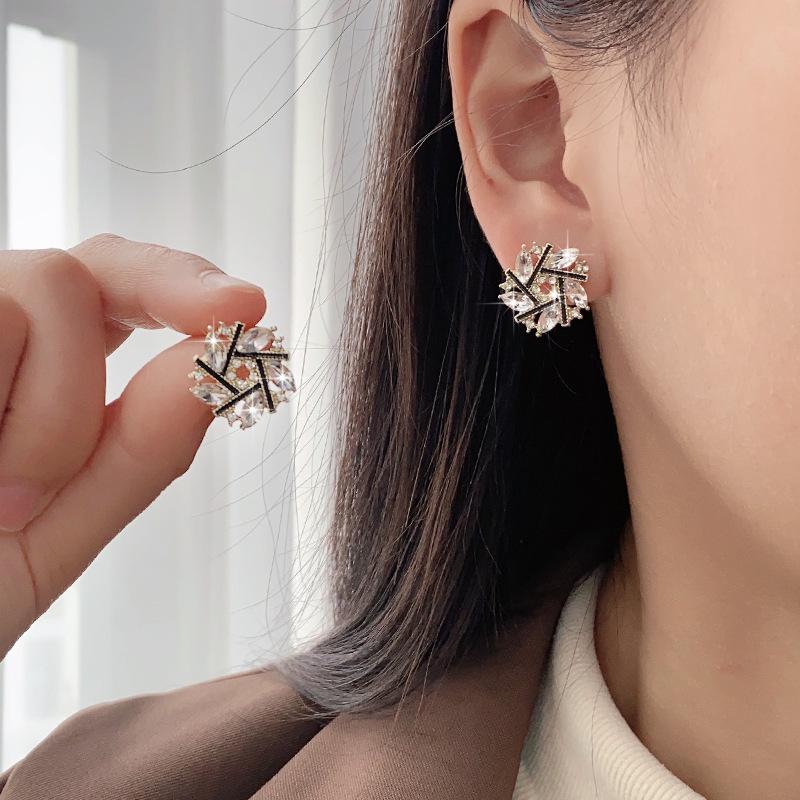 

Корейские серьги-пусеты с паве из бриллиантов, дизайн в виде полого цветка, ювелирные изделия с серебряными иглами S925 для женщин Electroplated