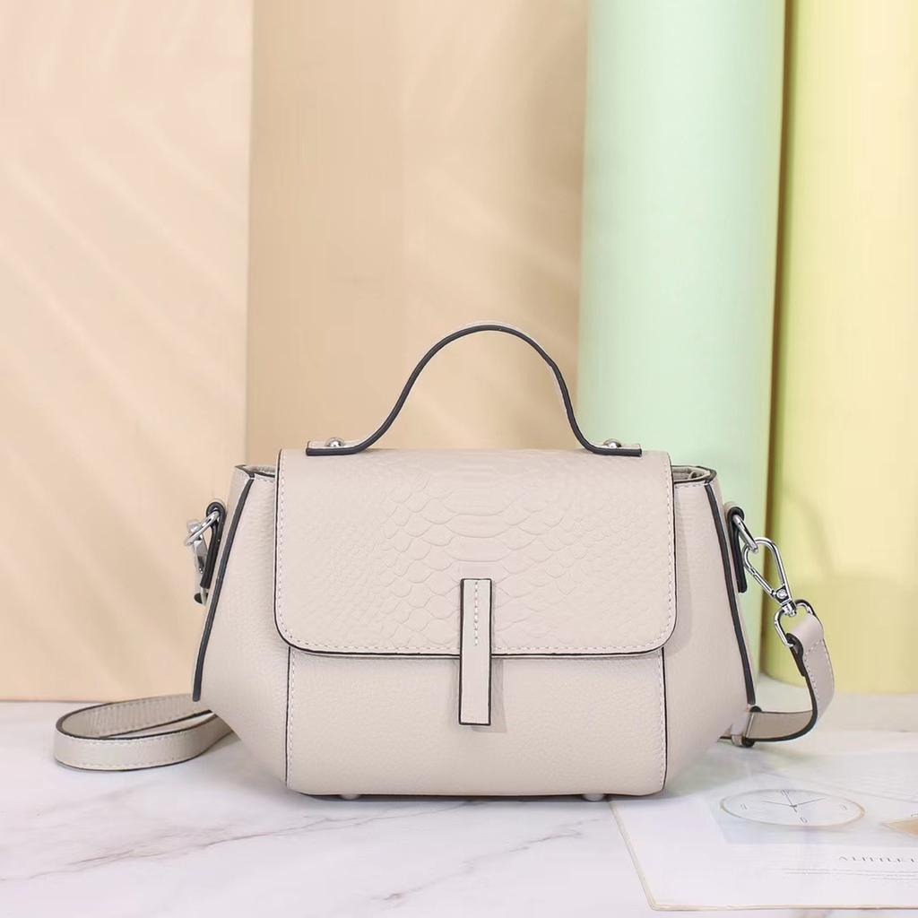 Cowhide New Casual Women's Bag, Shoulder Messenger Medium Bag, Women's Handbag, Large-capacity Pig Bag.