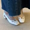 Französische Vollleder-Mittelhoch-Coole Einzel-Schuhe Damen Kamelie Blockabsatz Quadratische Spitze Leichte Öffnung Vielseitige Mary Jane Schuhe