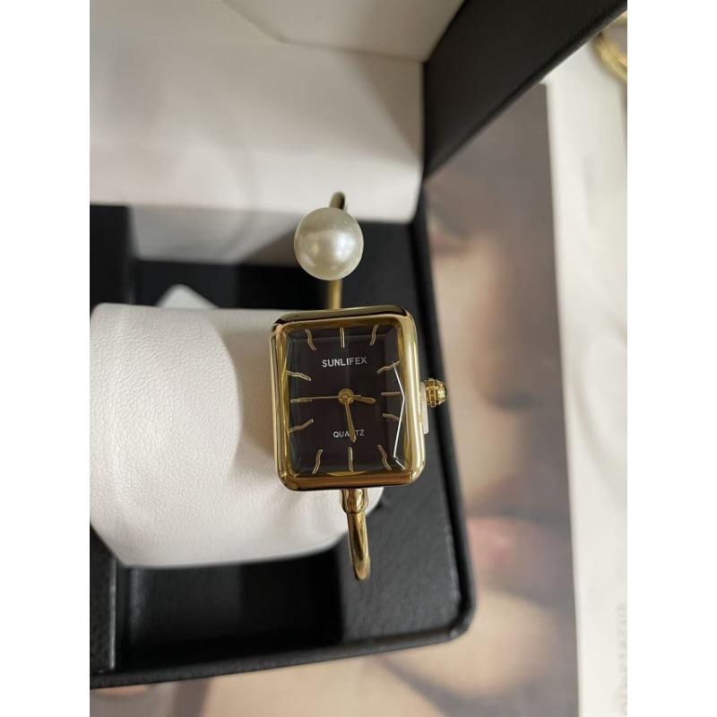 Damen Leicht Luxuriös Nische Antik Einfach Retro Armband Exquisite Quarz Uhr Goldene Quadratische Perle Mode Uhr