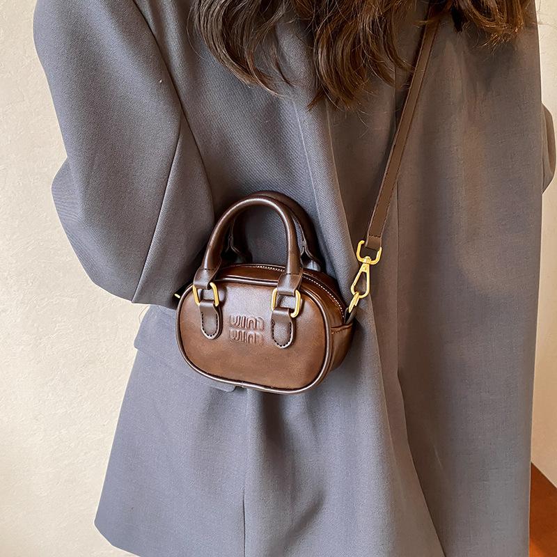 Retro mini small bag 2025 new women's bag simple fashion messenger bag popular versatile portable small square bag tide