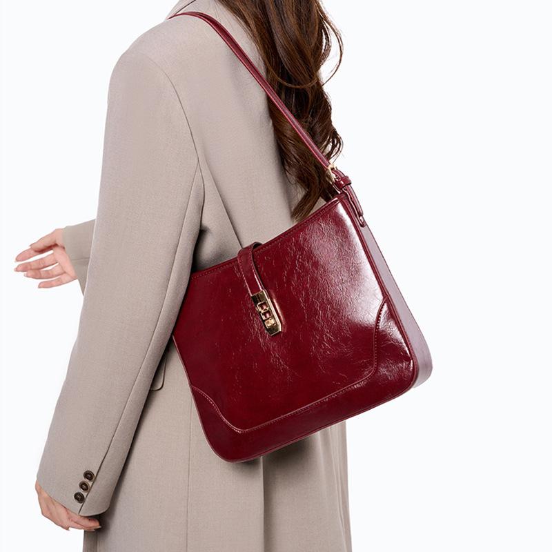 

Red Large Capacity Shoulder Big Bag Women S High-End Sense Retro Tote Medieval Bride Wedding Bag Women S Bag