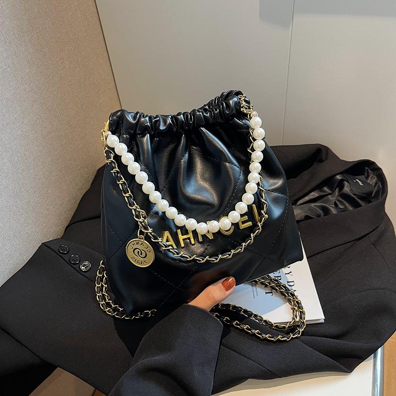 Popular small bags women's summer versatile new diamond chain messenger bag pearl bucket bag