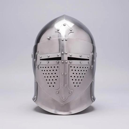 

Средневековый великий шлем ручной работы XIV века. Идеально подходит для ярмарки эпохи Возрождения, косплея, LARP, костюма на Хэллоуин. Аутентичная стальная реплика