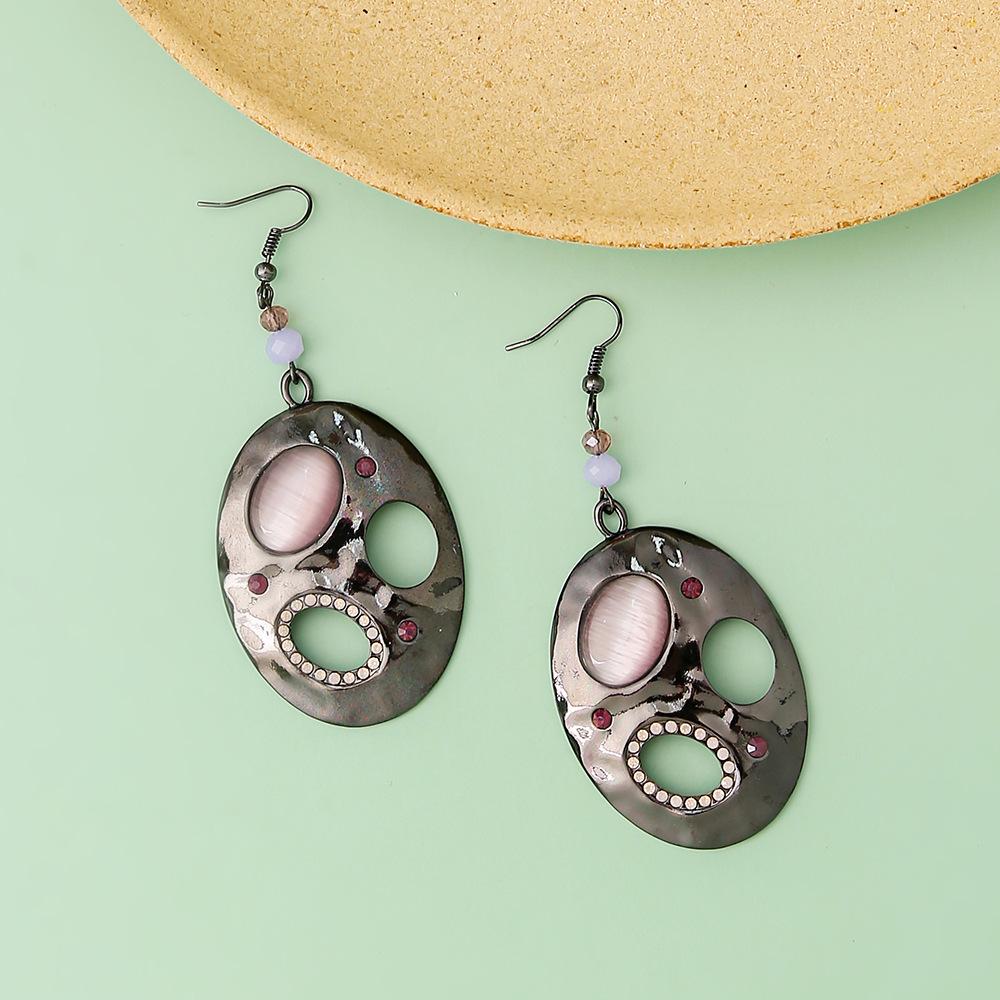 

High-Quality Geometric Alloy Cat s Eye Stone Earrings with Inlaid Diamonds