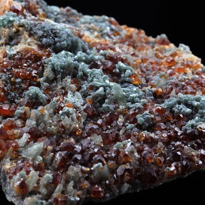 Stones and Minerals. Hessonite Garnet. 432.5 Ct. Ala Valley, Piedmont, Italy.
