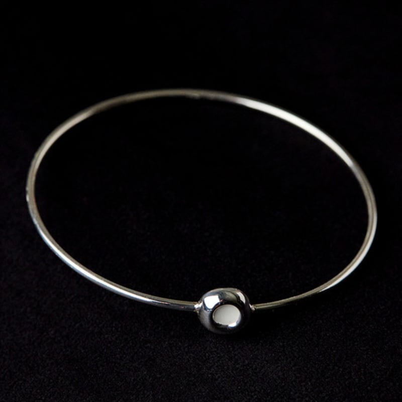 onill 05-31 Embrace (Bracelet)