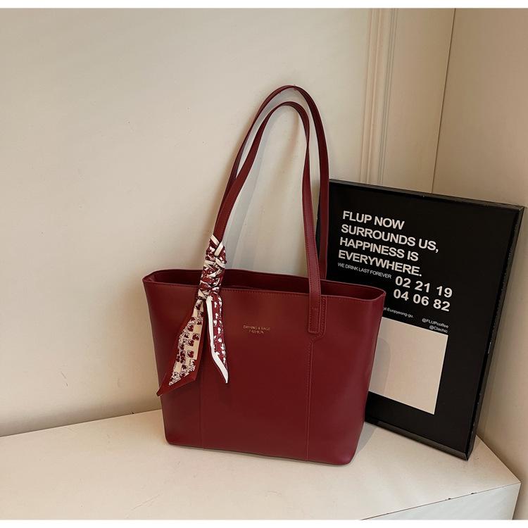 

Red bag women s new high-end shoulder bag large-capacity commuter bag wedding bride bridesmaid wedding bag