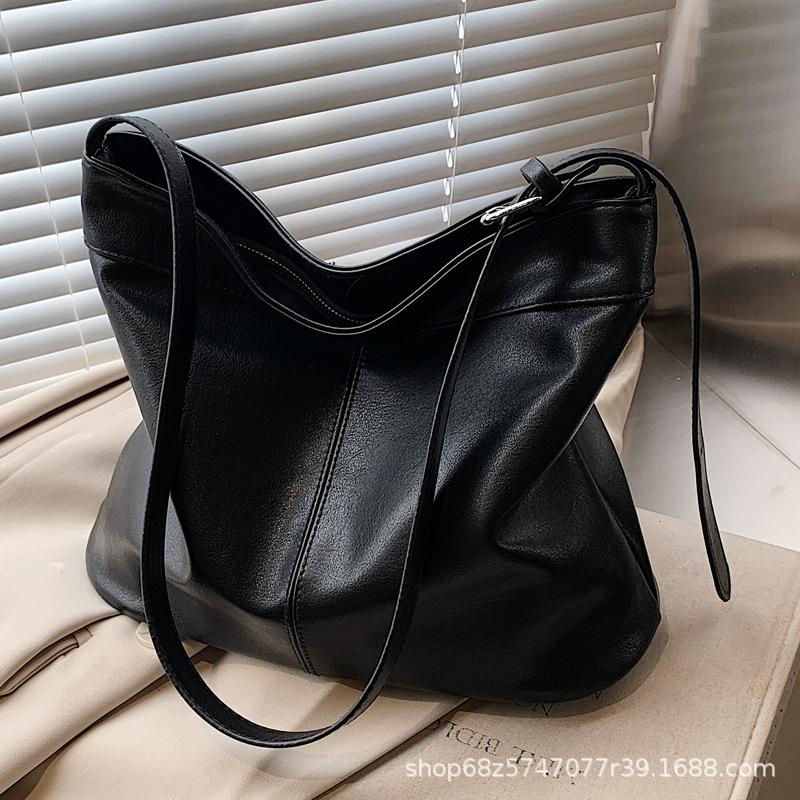 Simple and large-capacity commuter tote bag women's 2025 new autumn and winter retro Maillard shoulder messenger bag