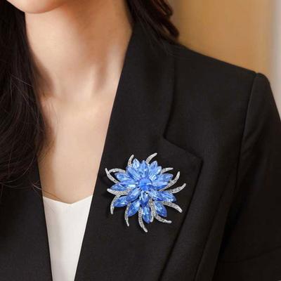Kobieca broszka w kształcie kwiatu, inkrustowana błyszczącymi cyrkoniami, przypinka broszka z błyszczącym wykończeniem, odznaka, dekoracja odzieży