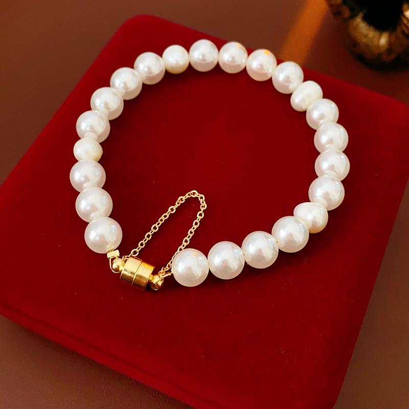 Retro Zircon Cat Pearl Bracelet: Elegant, Fashionable, and Versatile Jewelry for Women.