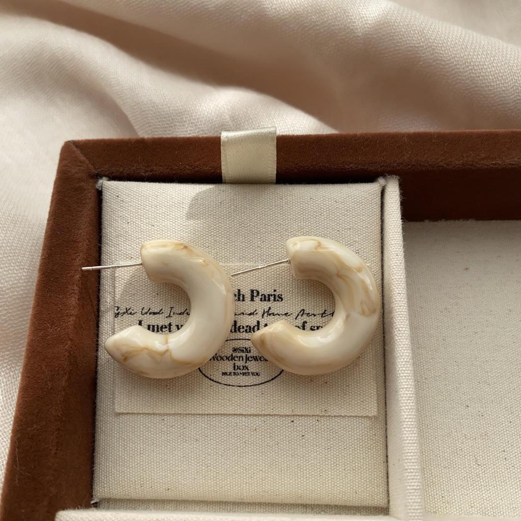 Classic C-Ring Resin Stud Earrings Three-Dimensional Autumn And Winter Minimalist Retro Natural Texture Texture C-Ring Earrings
