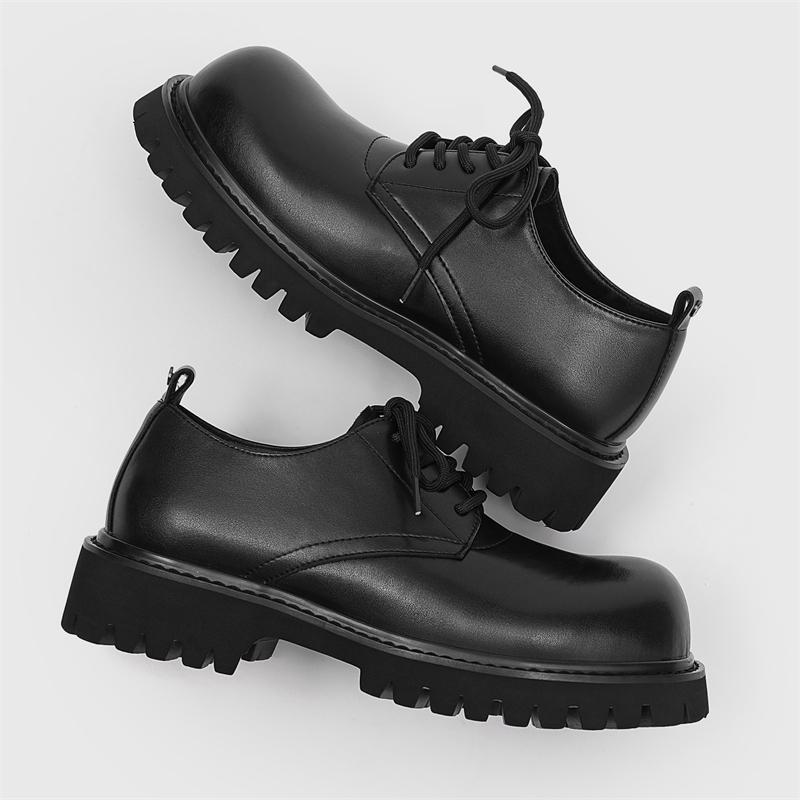 Punk-Stil Herren Leder Freizeitschuhe Dicke Unterseite Oxford Schuhe Handarbeit Glänzend Herren Formelle Kleidung Schuhe Heißer Verkauf Männliche Turnschuhe