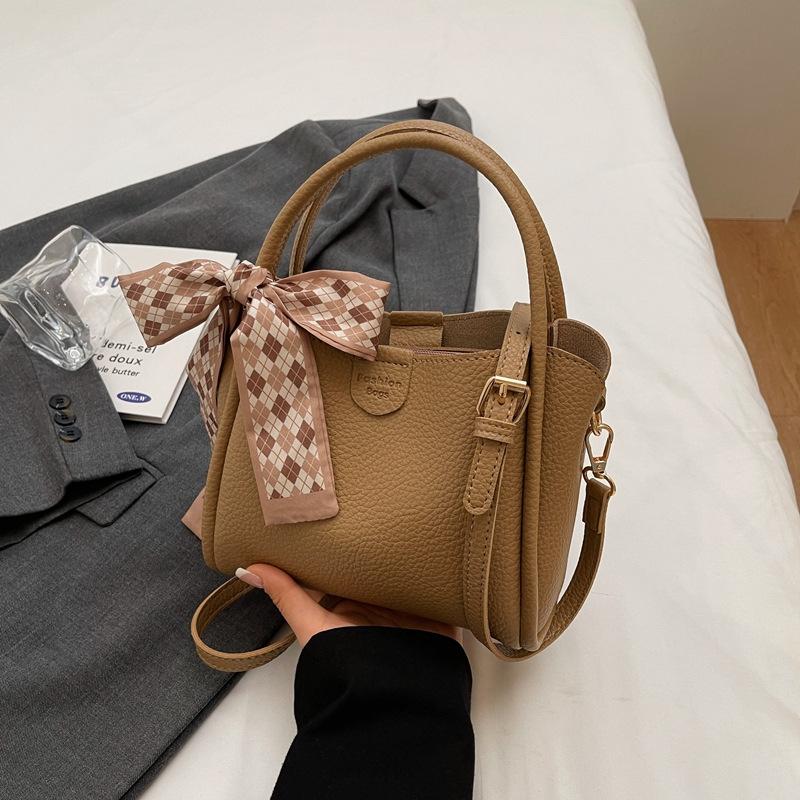 High-end small bag women's new trendy and versatile messenger bag casual bow lychee pattern portable mother bucket bag