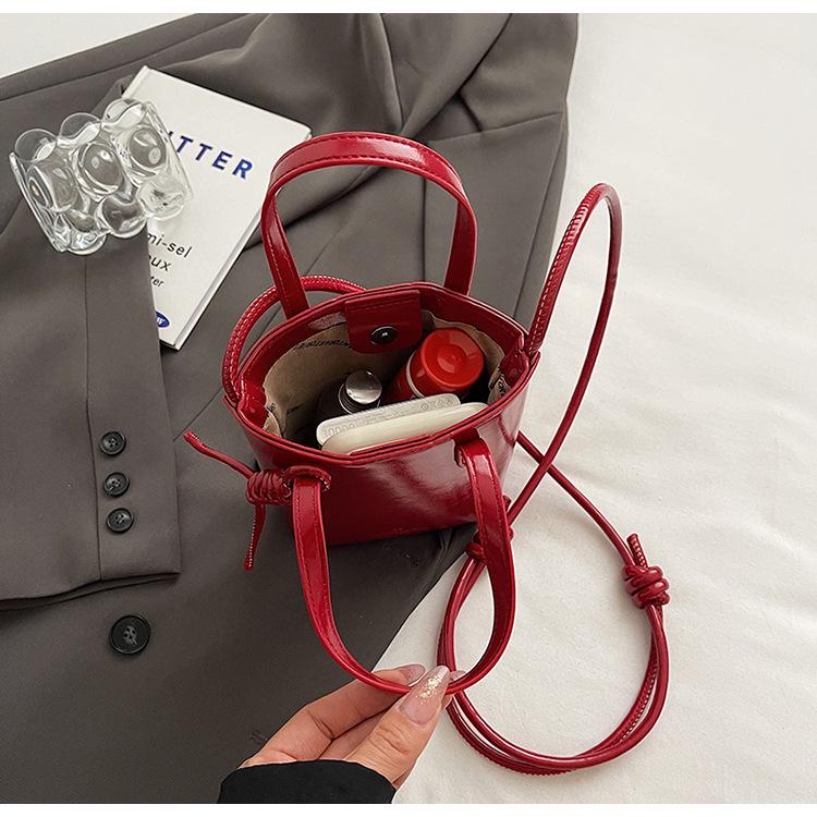 2024 Trendy Solid Color Women's One-Shoulder Crossbody Bag: New Style, Simple and Popular for Commuters