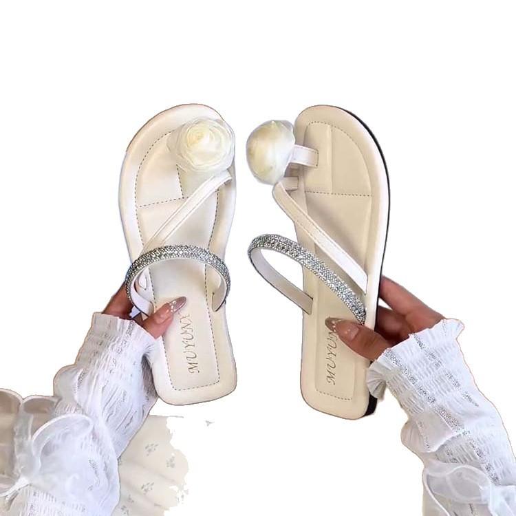 French flat-bottomed set of toe cool slippers for women's summer wear 2025 new soft bottom with skirt temperament celebrity beach slippers