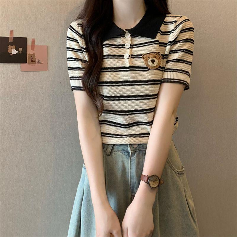 T-shirt Tricoté Rayé Brodé à Manches Courtes avec Ours en Peluche Design Minceur d'Été pour Femme Polo de Niche Haut d'Épaule
