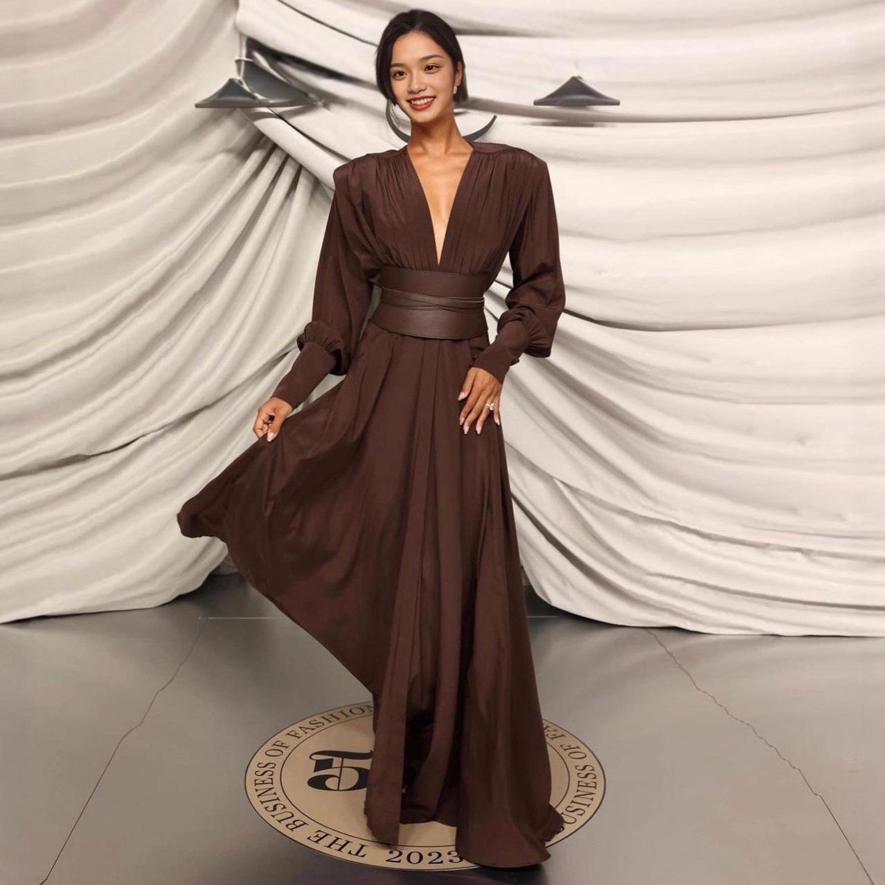 

Fashionable Coffee V-Neck Long Sleeve Pleated French Dress with Waist Seal Large