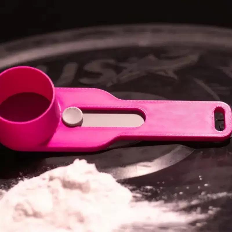 No Spill Measuring Spoon Long Handle Scoop with Built-In Sliding Funnel Preparation of Protein Powder Workout & Sports Drinks