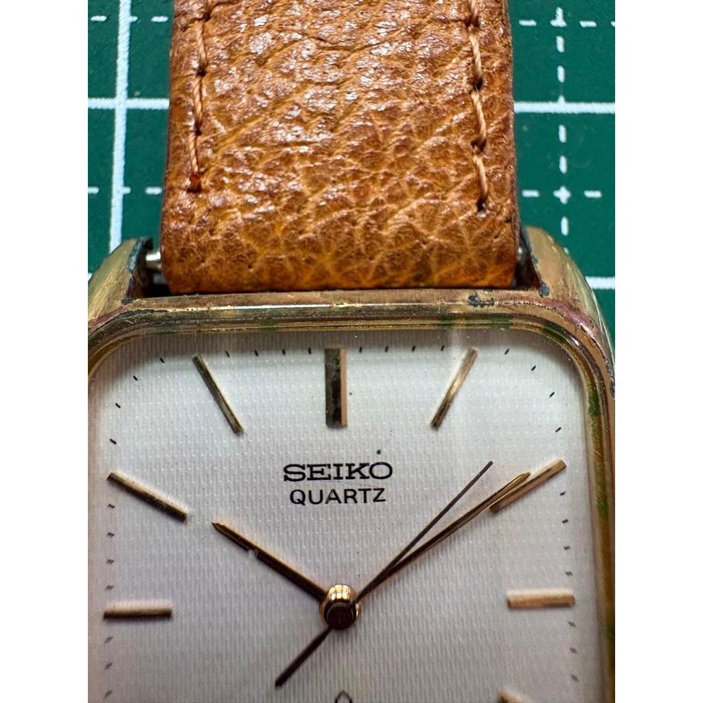 Used SEIKO QUARTZ Square Gold Dial Vintage - Seems To Be Out of Battery and Not Working.