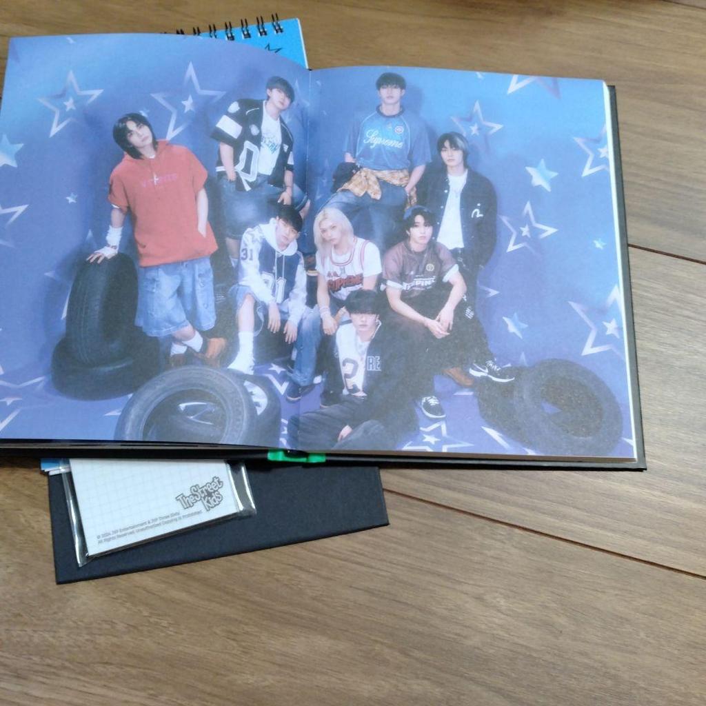 [USED] straykids home country season's greetings 2025