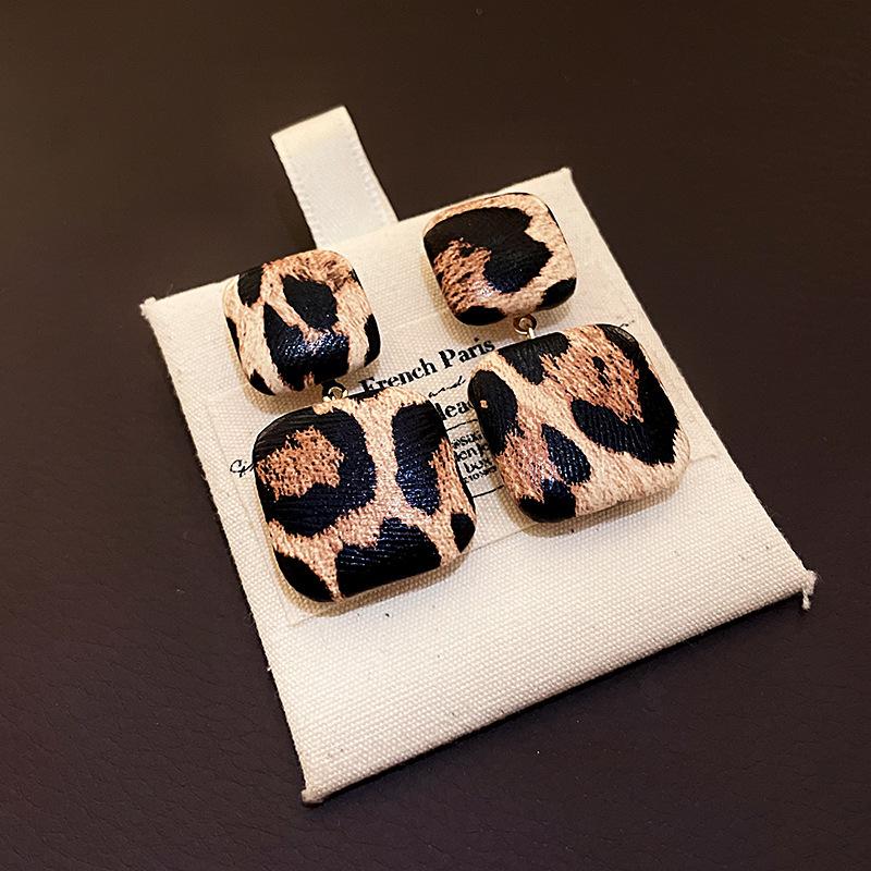 Retro Hong Kong Style Silver Needle Leopard Print Circle Earrings Light Luxury High-end Temperament Earrings Niche Earrings Women